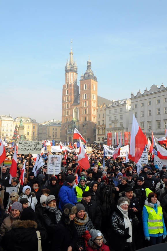Demonstracja na krakowskim Rynku Głównym