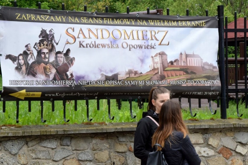 Sobota na Rynku w Sandomierzu. Turyści zwiedzali, mieszkańcy spacerowali. Zobacz, co się działo 29 maja [ZDJĘCIA]