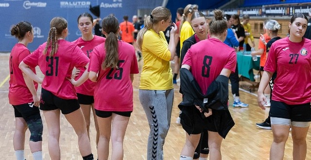 Suzuki Korona Handball Kielce z pierwszą wygraną na turnieju w Kielcach. "Koroneczki" pokonały SKS Kusy Kraków.