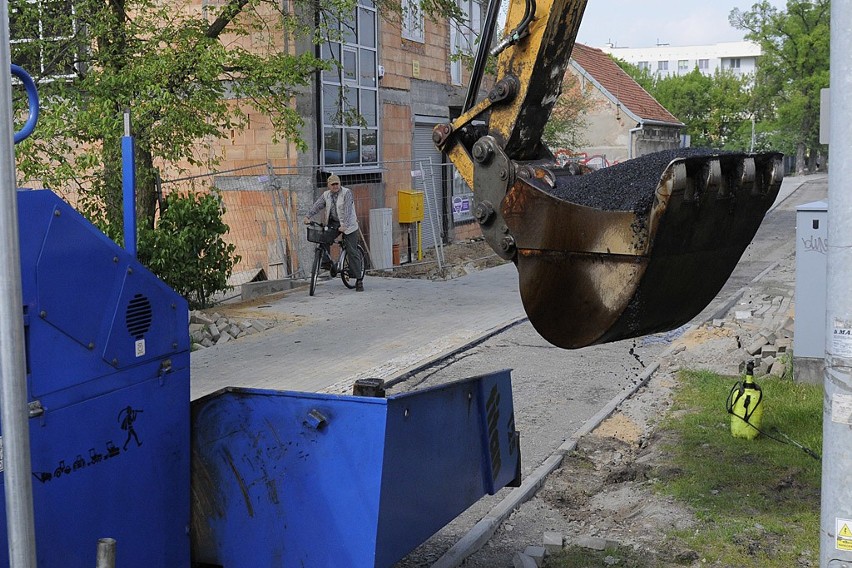 Budują ścieżkę rowerową na Wojska Polskiego