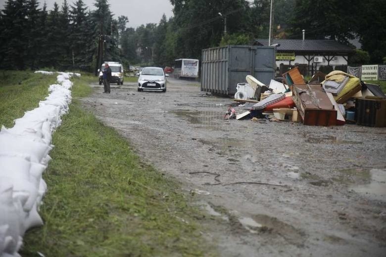 Myśleniczanie na pomoc powodzianom z Łapanowa i okolic