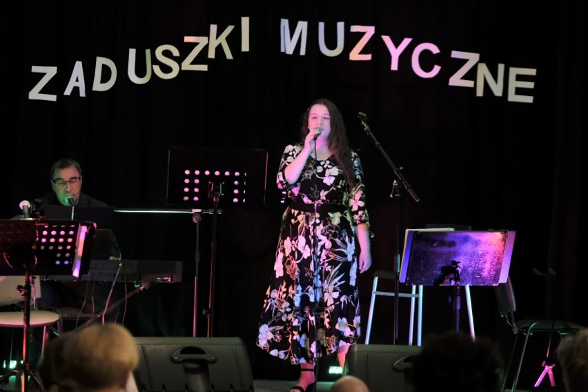 "Muzyczne Zaduszki" w Dąbrówce w Poznaniu. Zaśpiewano...