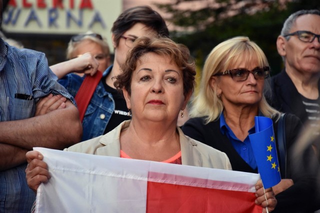 25.06.2018 legnica przed sadem okregowym manifestacja protest komitet obrony demokracji kod sad gazeta wroclawskapiotr krzyzanowski/polska press grupa