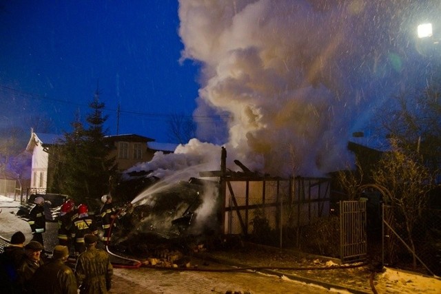 W Sarbii palił się budynek gospodarczy.