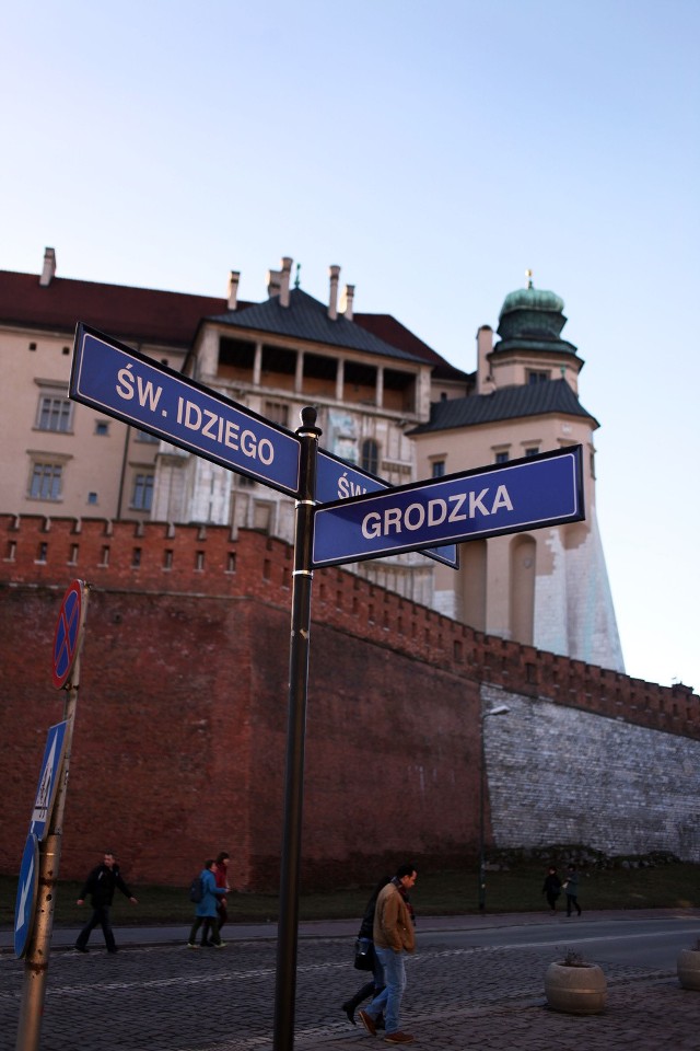 Przez sześć lat w Krakowie wymieniono już ponad 6 tysięcy tablic z nazwami ulic