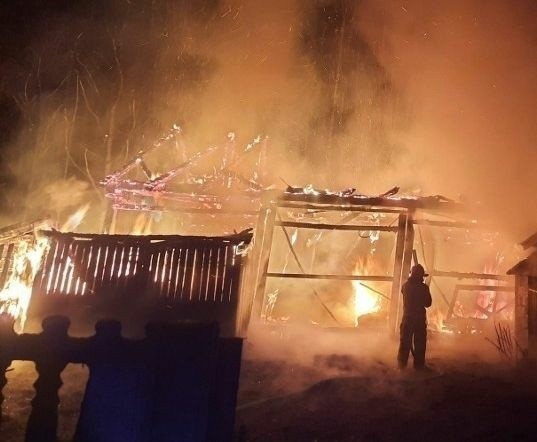 Strażacy - ochotnicy z gminy Gowarczów stoją za seryjnymi podpaleniami pustostanów?! Zostali zatrzymani i usłyszeli zarzuty