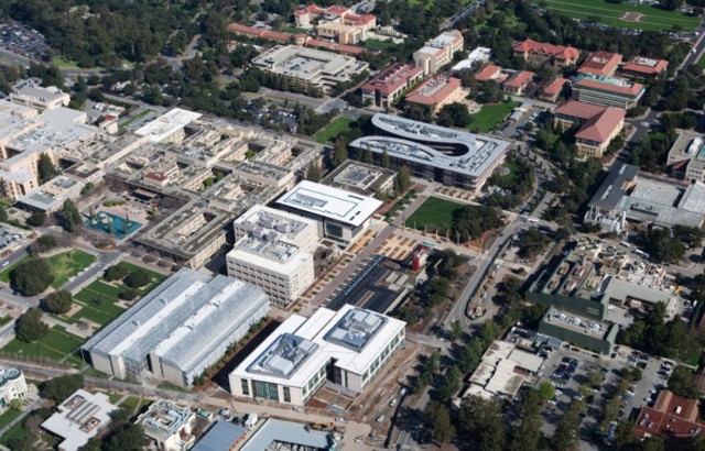 Stanford University mieści się w Palo Alto w Kalifornii