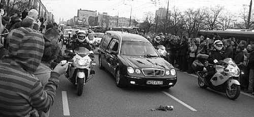 Dziś pożegnanie prezydenta Lecha Kaczyńskiego. Zginął podczas katastrofy samolotu w Rosji, w Smoleńsku.