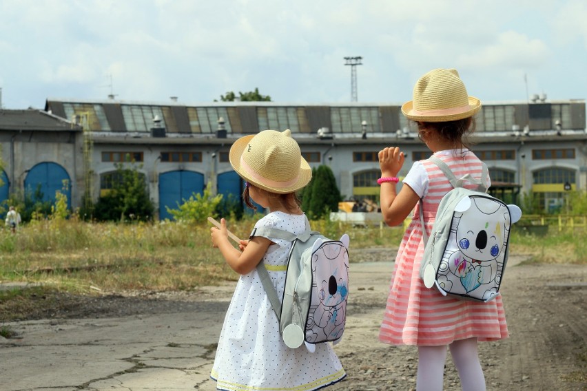 Lokomotywownia w Lublinie już się nie obraca. Niszczeje i zarasta roślinnością. Zobaczcie zdjęcia!