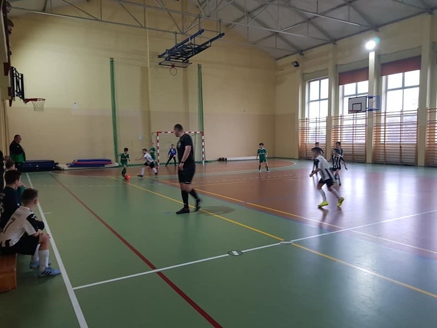 Piłka nożna. Udane występy młodych piłkarzy z Głowaczowa. Zwycięstwa w turniejach i wyróżnienia indywidualne