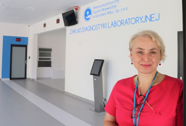 Beata Piekarska, kierownik szpitalnego Zakładu Diagnostyki Laboratoryjnej, zaprasza do nowego punktu pobrań