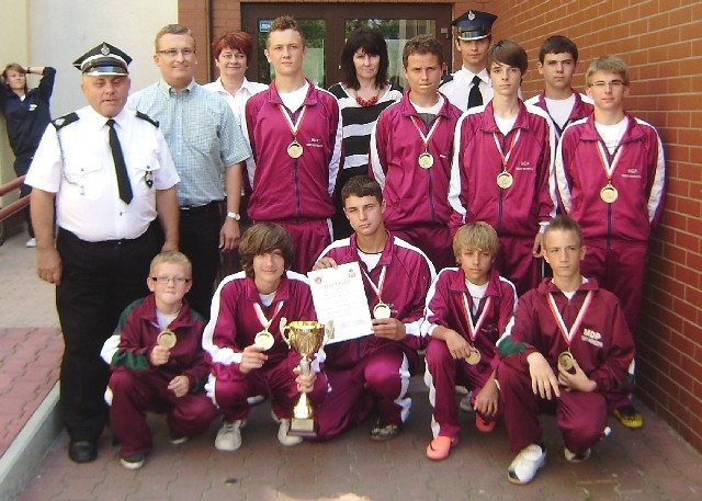 Młodzieżowa drużyna pożarnicza z Nowego Korczyna - po zdobyciu tytułu mistrza w województwie świętokrzyskim - będzie walczyć o złoty medal mistrzostw Polski.