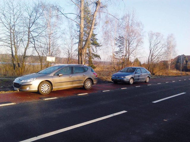 Nielegalny parking na granicy Chrzanowa i Piły Kościeleckiej