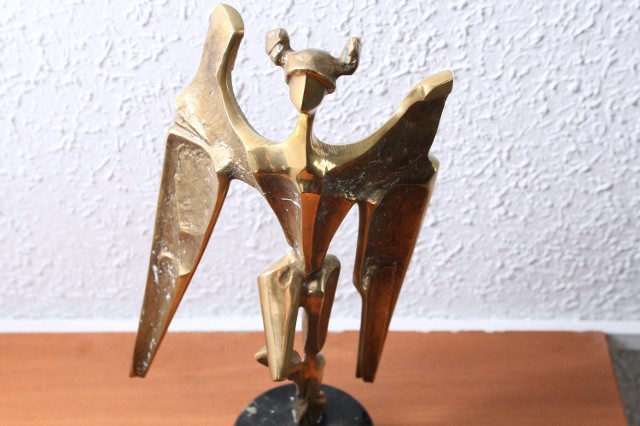 Taką statuetkę otrzymają w tym roku laureaci nagrody gospodarczej województwa świętokrzyskiego Skrzydła 2011.