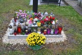 Cmentarze w Sosnowcu już otwarte. Ludzie zapalili znicze na grobach swoich bliskich, zostawili świeże kwiaty
