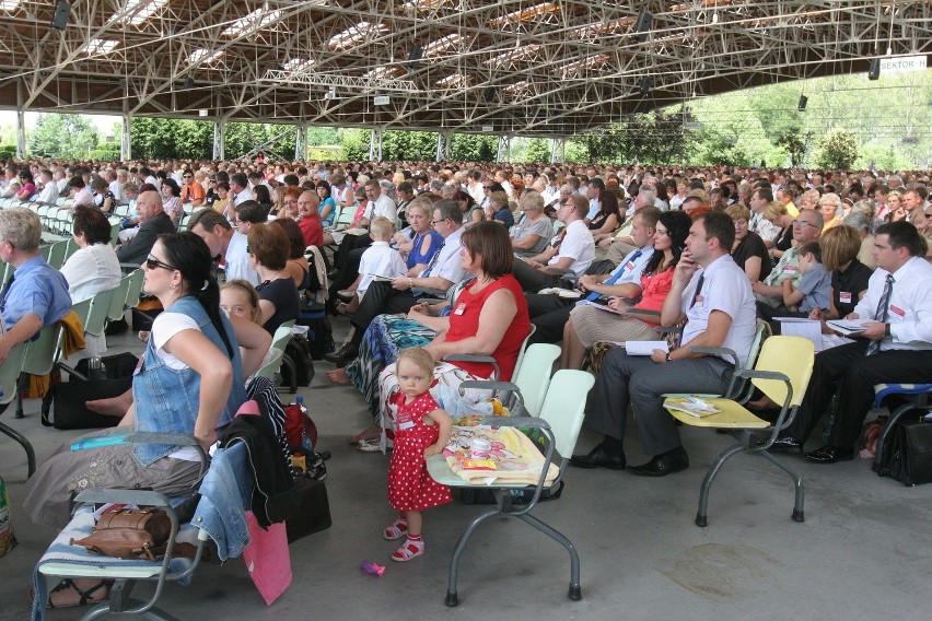 Kongres Świadków Jehowy w Sosnowcu: 7 tys. wyznawców każdego dnia [ZDJĘCIA]