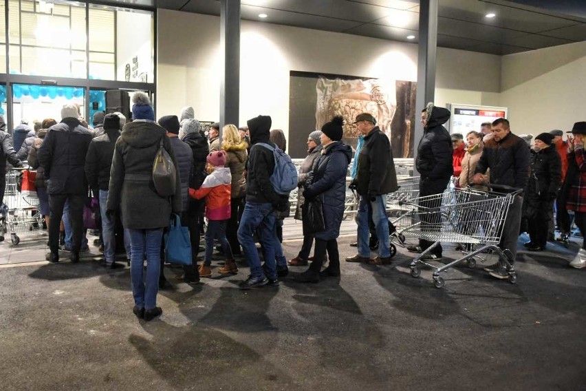 Nowy Lidl w Poznaniu już działa. Sklep przy ul. Dymka 212 w...