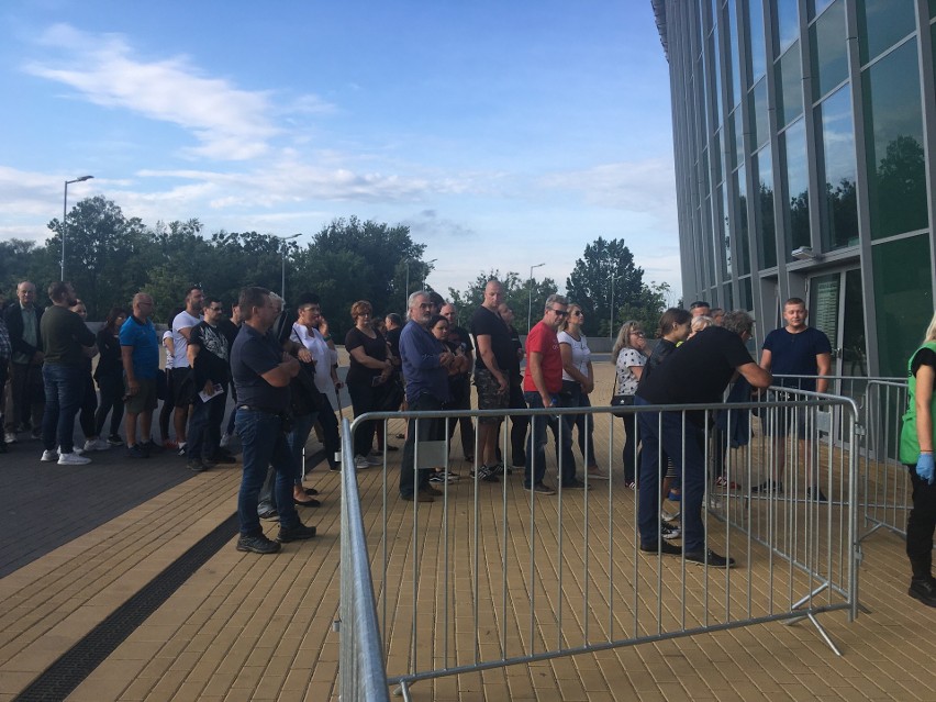 Fani Scorpions przygotowują się do koncertu w Arena Gliwice