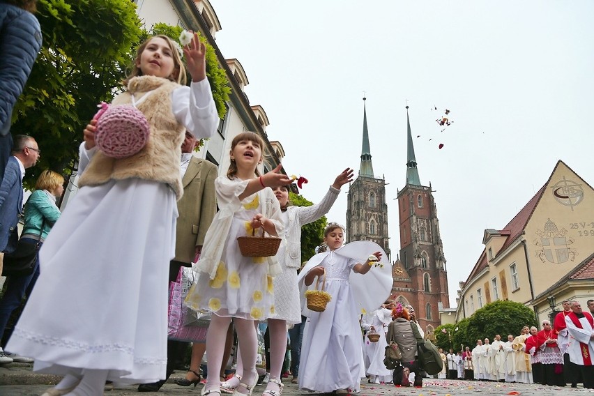 Procesja z okazji Bożego Ciała w centrum Wrocławia