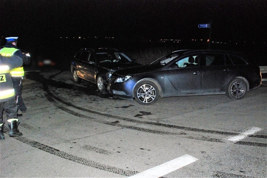 Groźny wypadek w Zajączkowie Tczewskim. Na drodze krajowej nr 91 zderzyły się 2 samochody. Kierowca jednego z nich był pijany!