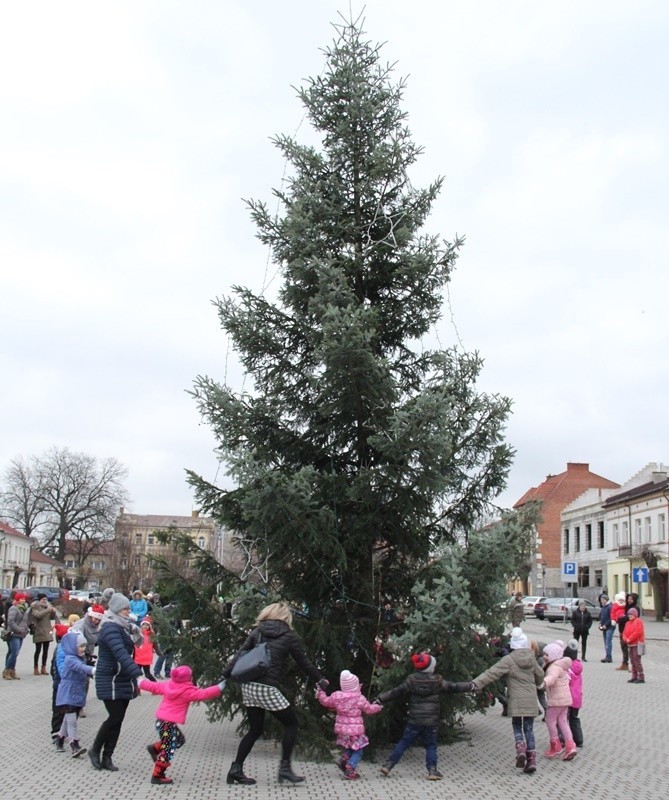 Mikołajki w Opatowie. Wspaniała zabawa z na miejskim Rynku (ZDJĘCIA)