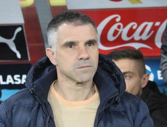 Trener Gino Lettieri obserwuje zagranicznych piłkarzy pod kątem gry w Koronie.