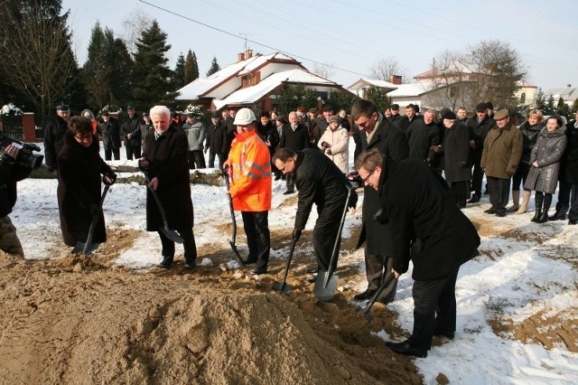 Symboliczne rozpoczęcie budowy obwodnicy Nowego Miasta nad Pilicą odbyło się w ostatnią sobotę. 