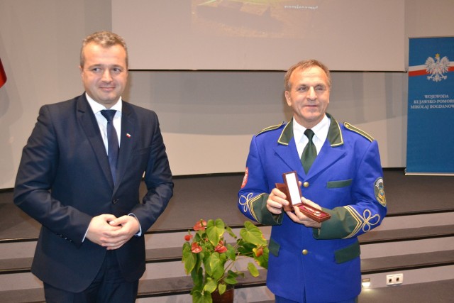Wojewoda Mikołaj Bogdanowicz wręczył orkiestrze odznakę honorową „Zasłużony dla kultury polskiej”