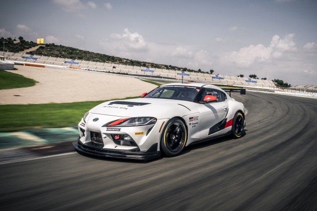 Toyota GR Supra GT4TOYOTA GAZOO Racing potwierdziła, że sprzedaż GR Supry GT4, samochodu wyścigowego dla zespołów prywatnych, rozpocznie się w marcu 2020 roku w Europie. W Ameryce Północnej auto będzie można zamawiać już w sierpniu, a w Japonii i Azji od października. Fot. Toyota