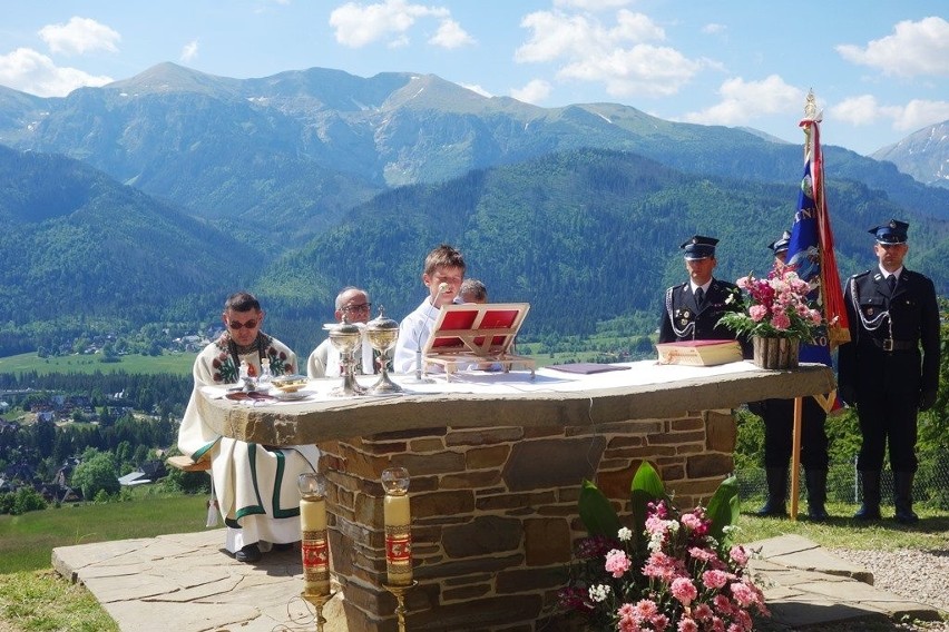 Kościelisko. Uroczystość Bożego Ciała z widokiem na Giewont i Czerwone Wierchy 