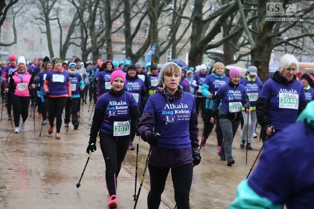 Pogoda nie zniechęciła Pań, które w niedzielę o godzinie 11 rozpoczęły pięciokilometrowy dystans Nordic Walking. Zobaczcie galerię zdjęć. Wkrótce szersza relacja!