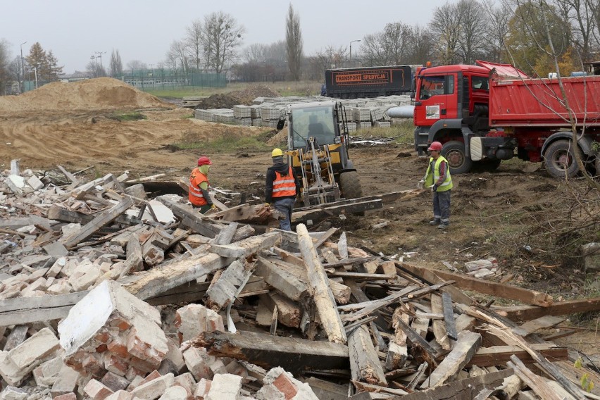 Słupski ring - wyburzanie budynków przy ulicy Grot...