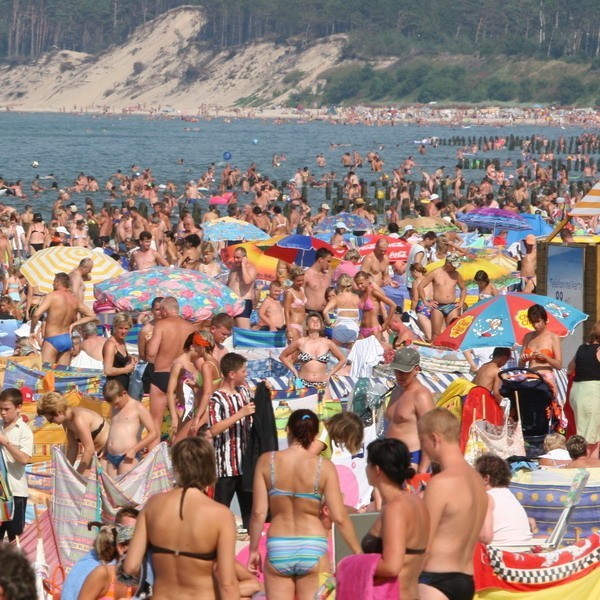 W ubiegłym roku ustecką plażę odwiedziły tysiące turystów z całej Polski.