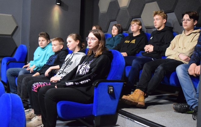 W premierowym pokazie filmu w Skalbmierzu wzięli udział uczniowie Zespołu Placówek Oświatowych.