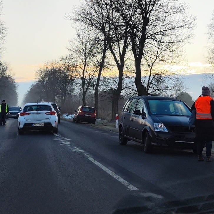 Groźnie na drogach regionu częstochowskiego i w powiecie...