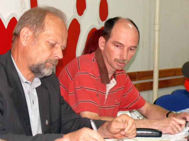 Edmund Myszka &#8211; zastępca przewodniczącego regionalnej "S&#8221; i Andrzej Karczmarek &#8211; przewodniczący regionalnej "S&#8221; na konferencji prasowej.