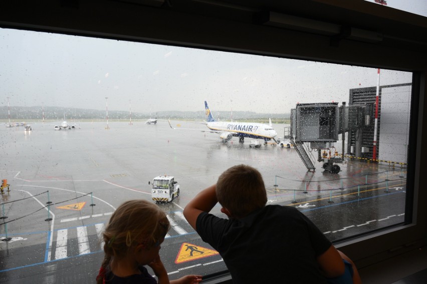 Lotnisko Kraków-Balice: budowa nowego pasa startowego na razie nie ruszy. Wyrok Naczelnego Sądu Administracyjnego po myśli protestujących