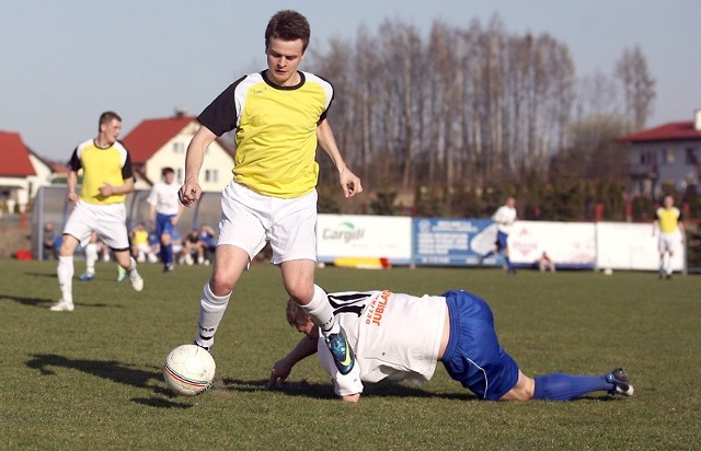 Błękitni Ropczyce - Lechia SędziszówLechia Sędziszów (białe koszulki) w Ropczycach przegrała z Błękitnymi 0-4.