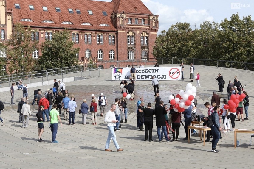 Manifestacja w obronie rodziny na placu Solidarności w Szczecinie [ZDJĘCIA, WIDEO] 