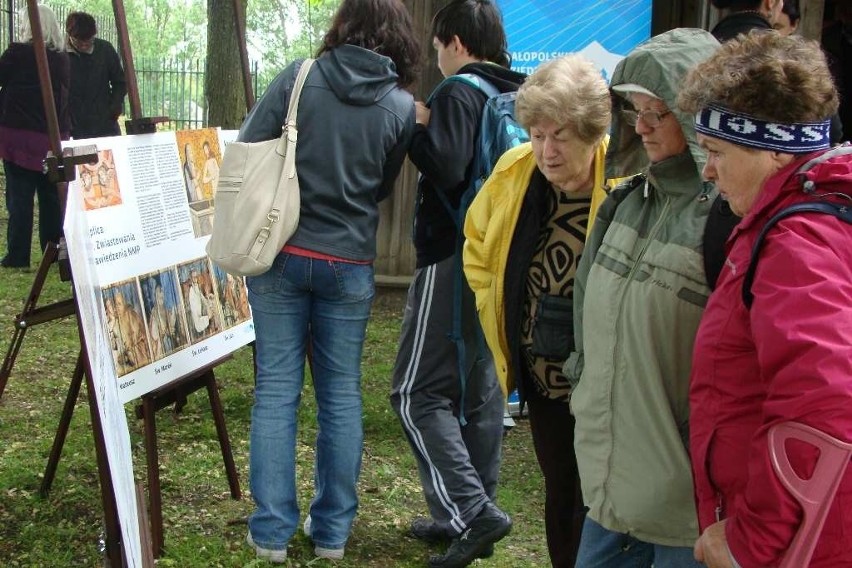 Kaplica pełna gości, malowideł i muzyki [ZDJĘCIA, WIDEO]