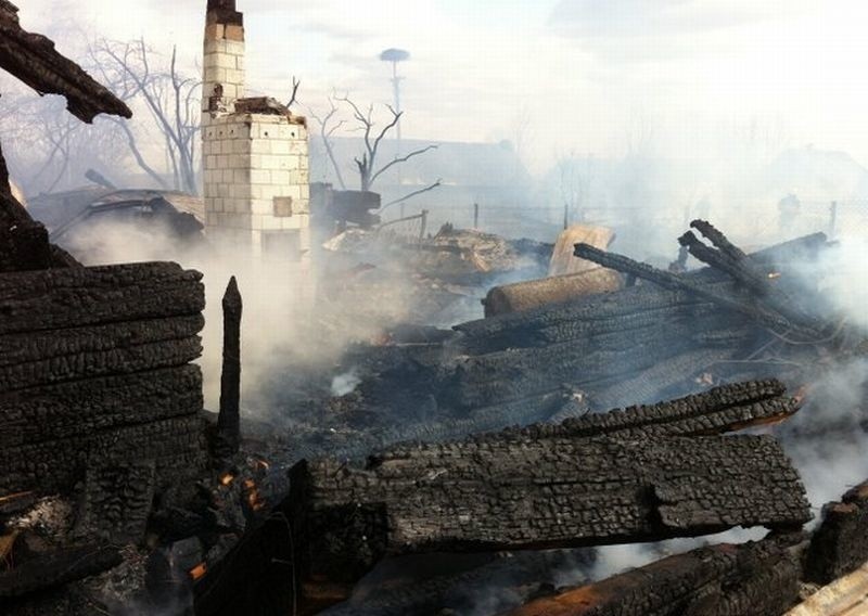 Bieńdziuga: Pożar domów i zabudowań gospodarczych (zdjęcia)