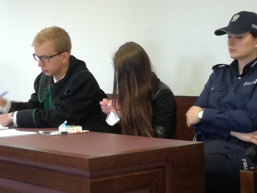 Zwłoki dziecka w Majdanie Kozłowieckim. Policjant: „Po wejściu do pomieszczenia wyczułem odór”