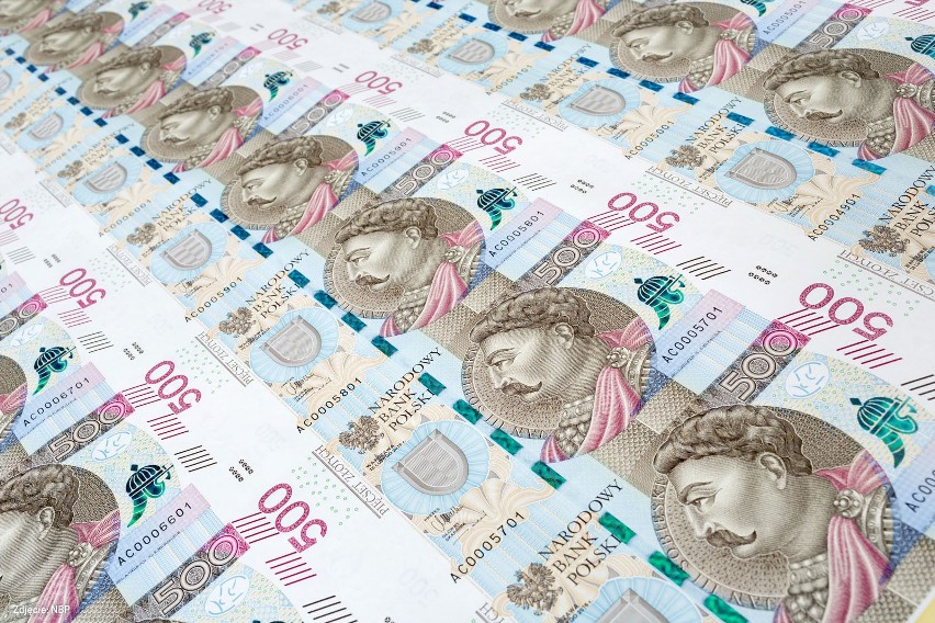 Można już płacić banknotem 500 zł. Sobieski po trzech latach trafił do bankomatów