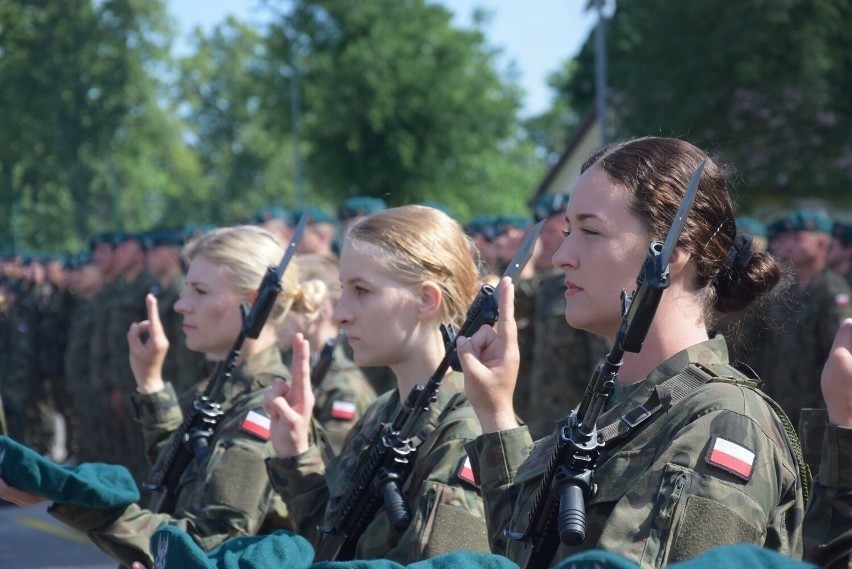 Przysięga żołnierzy dobrowolnej zasadniczej służby wojskowej w Suwałkach