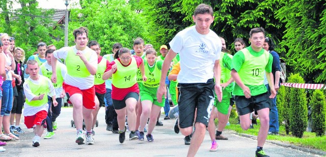 Na memoriał do Harbutowic przejeżdżają osoby niepełnosprawne z naszego i z sąsiednich powiatów.