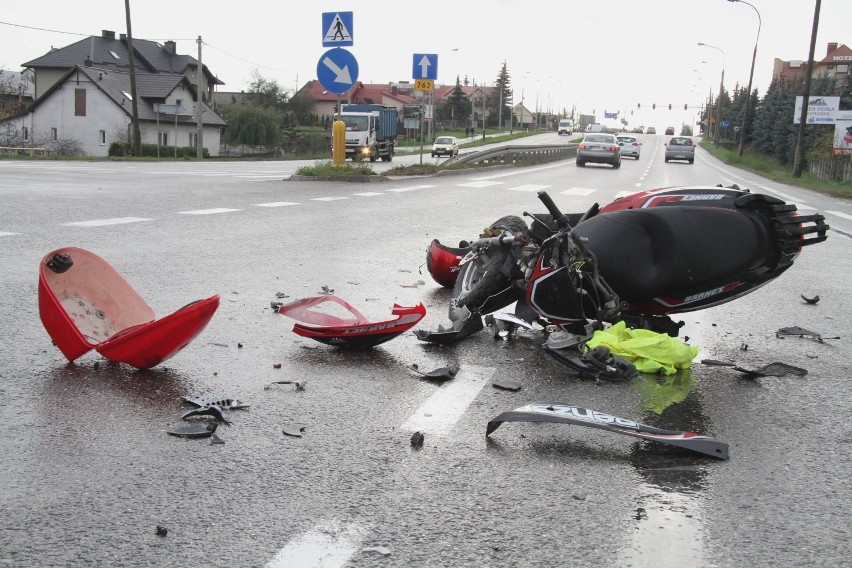 Wypadek w Zgórsku. Motorowerzysta zderzył się z autem 