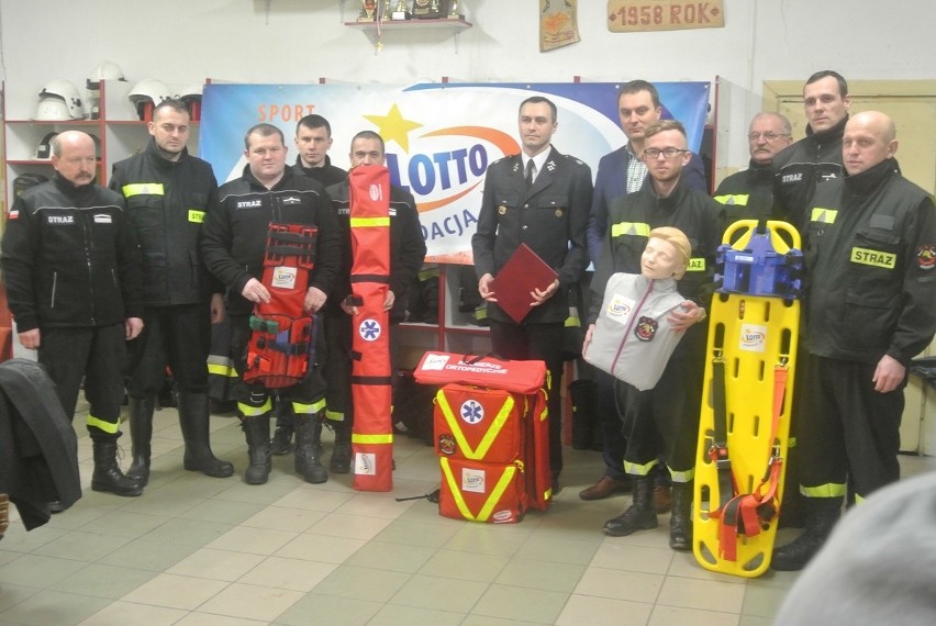 Ochotnicza Straż Pożarna = z Radkowic z nowym sprzętem ratowniczym od Fundacji LOTTO