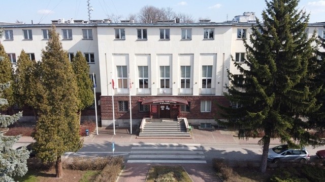 Starostwo Powiatowe w Szydłowcu zmieniło zasady obsługi interesantów w urzędzie.