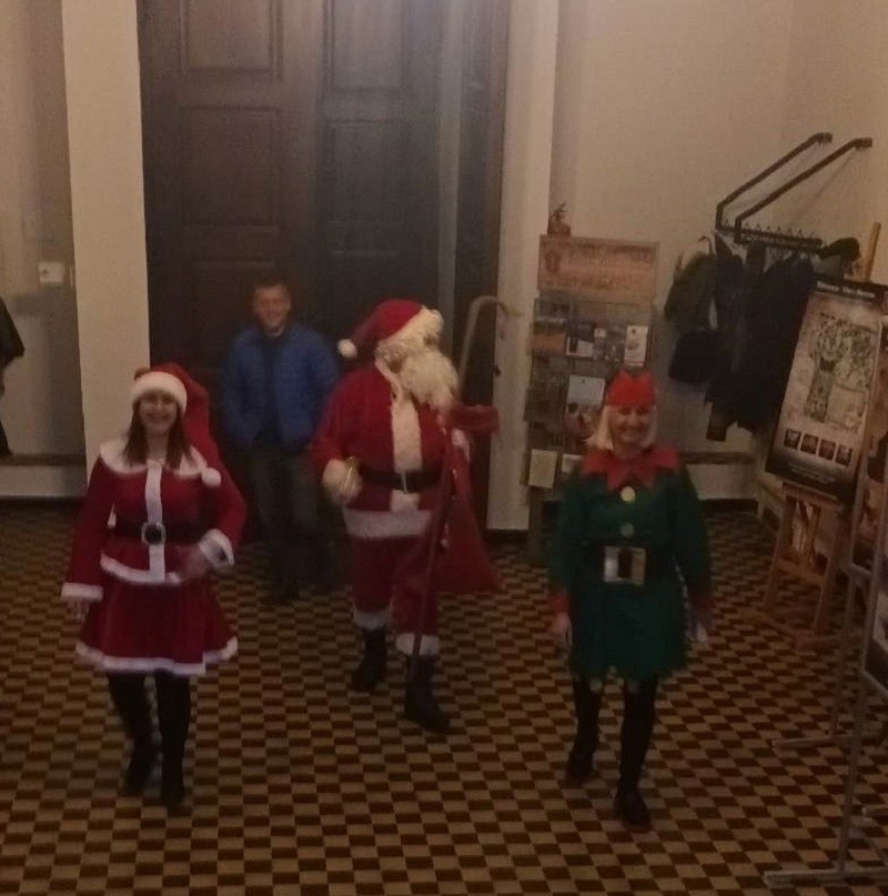 Święty Mikołaj rozdawał prezenty w Pałacu Kołłątajów w Wiśniowej. Zobacz zdjęcia