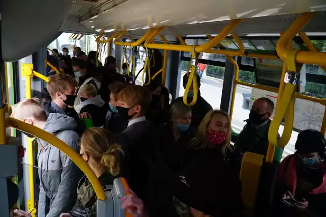 Na razie nie będzie wprowadzany 75-procentowy limit liczby pasażerów w tramwajach i autobusach.